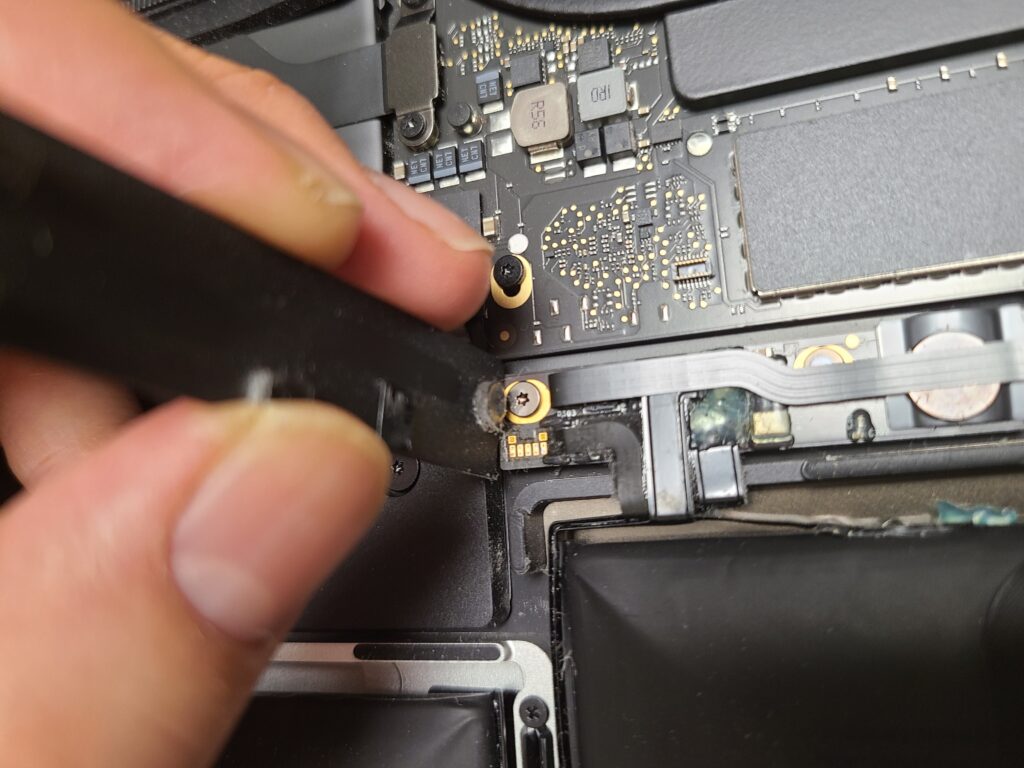 replacing macbook pro 2017 battery